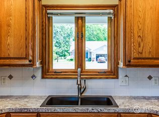 7029 Maplelawn Dr, Hudsonville, MI 49426