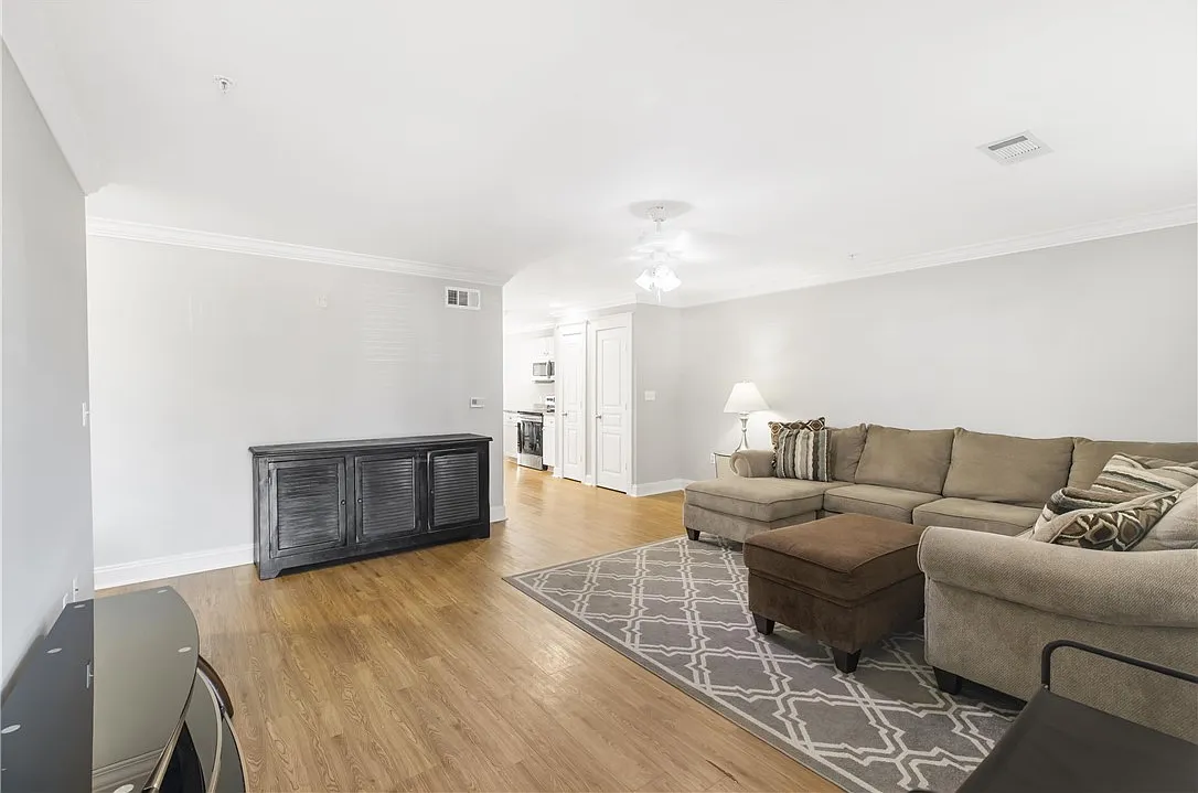 3 bed, 1324 sqft, $1,450 — Photo 2