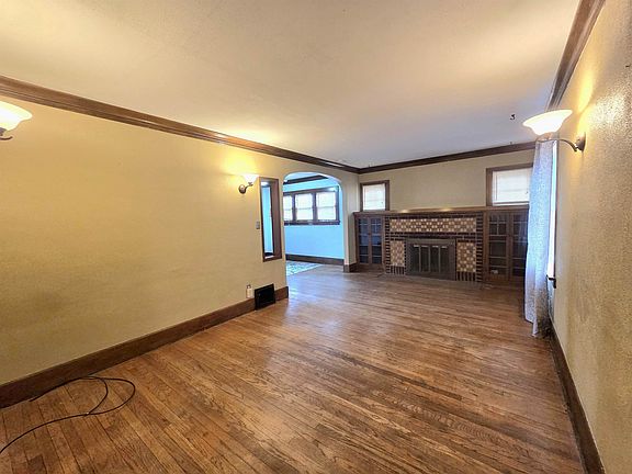 5th image of 2215 Benderwirt Ave