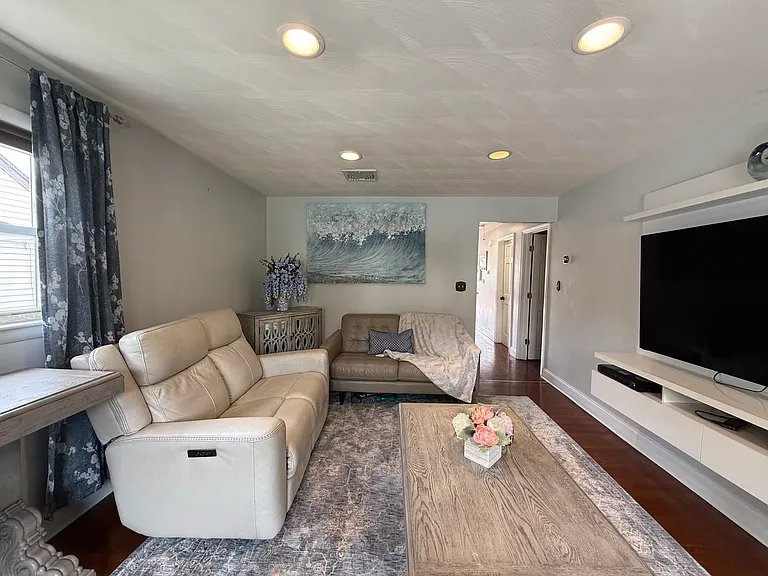 300 Mountain Ave #2 — Photo 3