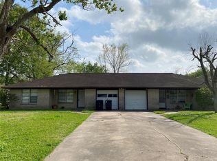 2389 W Dumble St #A, Alvin, TX 77511