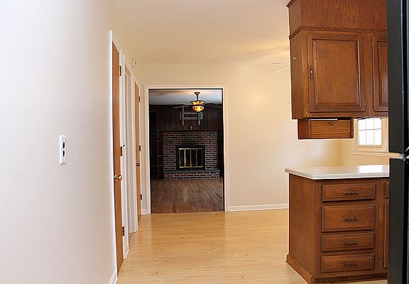 5th image of 304 Meriden Dr