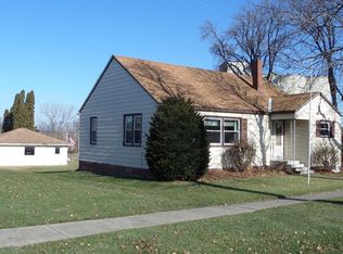 215 1st St, Gladbrook, IA 50635