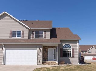 4728 Ridgewood Ln, Grand Forks, ND 58201