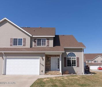 4728 Ridgewood Ln, Grand Forks, ND, 58201