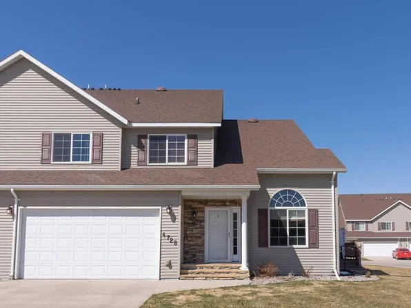 4728 Ridgewood Ln, Grand Forks, ND 58201