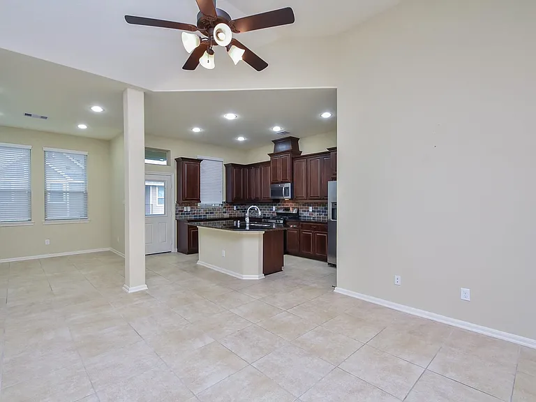 23322 Del Rosso St — Photo 4