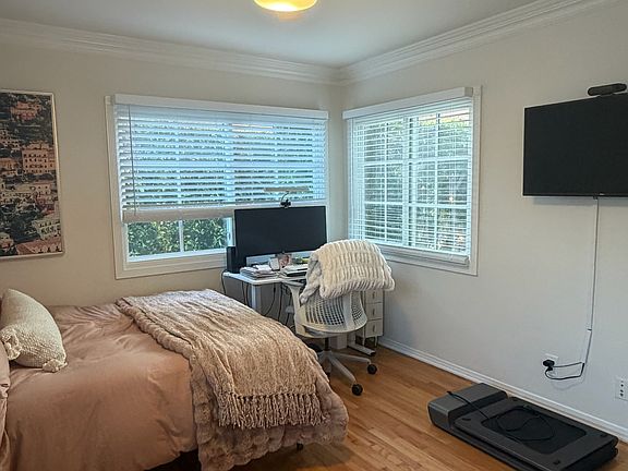 2nd image of 420 S Doheny Dr APT 2
