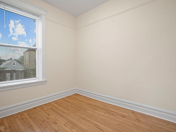 4th image of 2524 N Campbell Ave