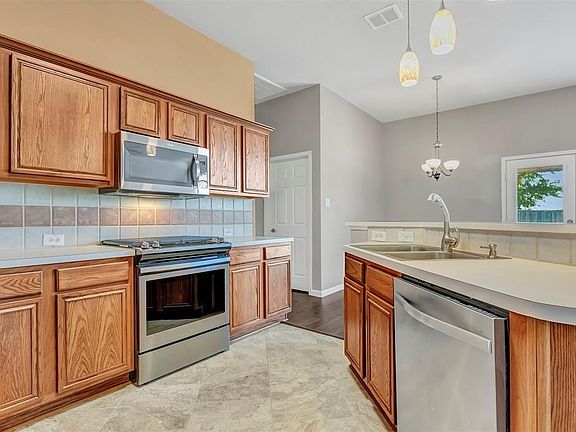 4th image of 5804 White Pine Dr