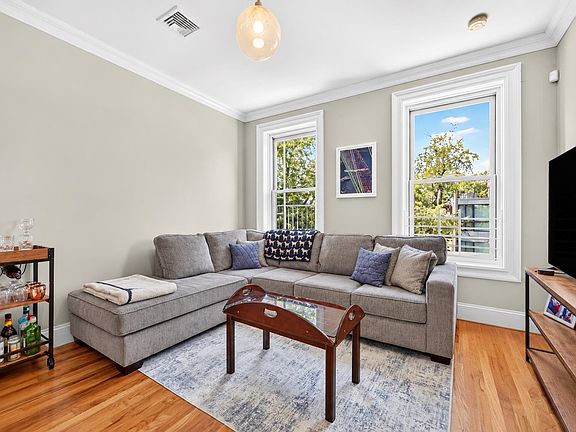 2nd image of 1018 Bloomfield St #3