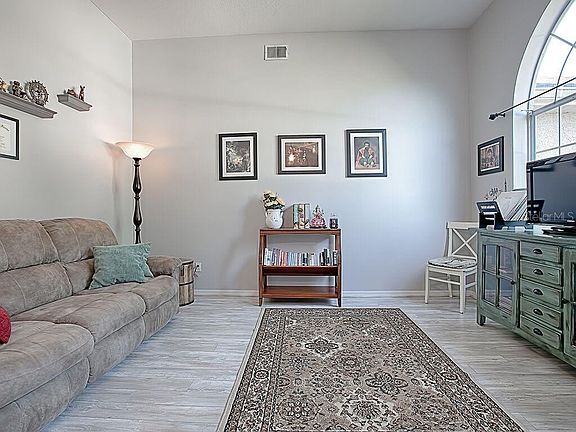 4th image of 13636 Bluewater Cir