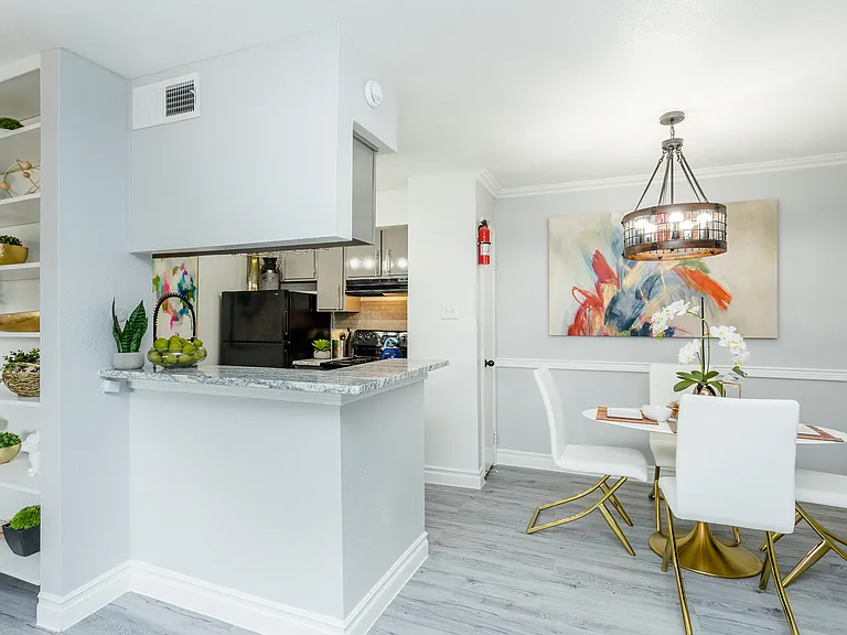 Villa Solano Apartments — Photo 10
