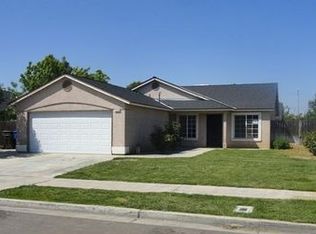 1574 E Laroda Cir, Reedley, CA 93654