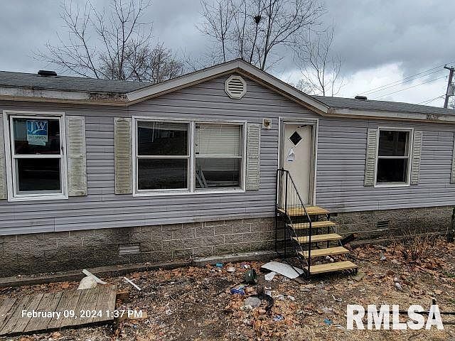 1st image of 402 E Heacock St