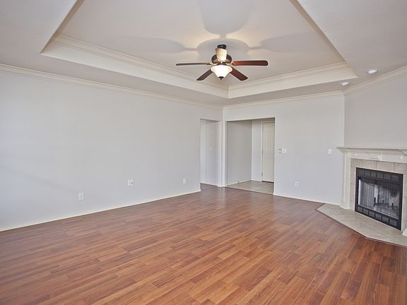 3rd image of 807 Sandrock Rd