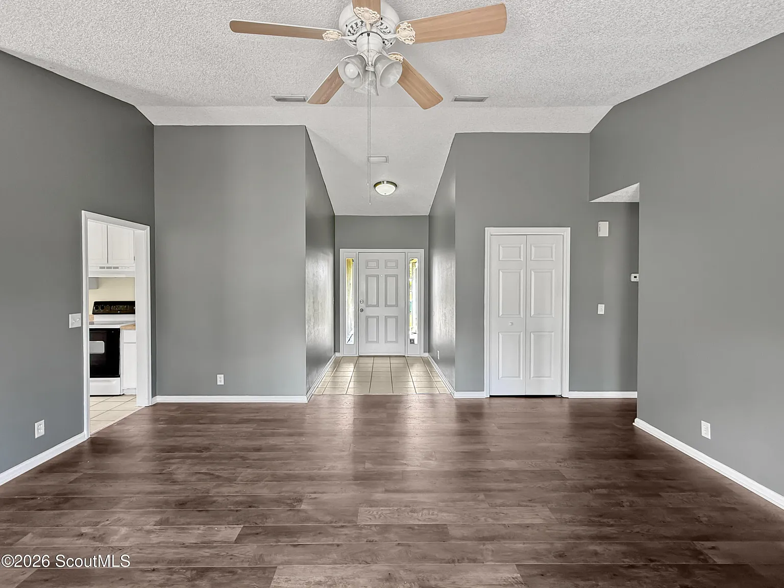 3 bed, 2.0 bath, 1309 sqft, $1,700 — Photo 2