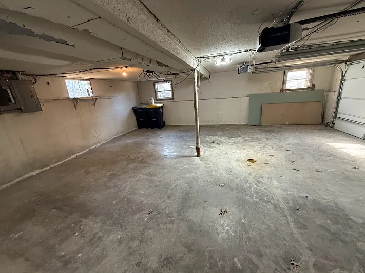 OPTIONAL: rent 1 car garage space $150 extra per month