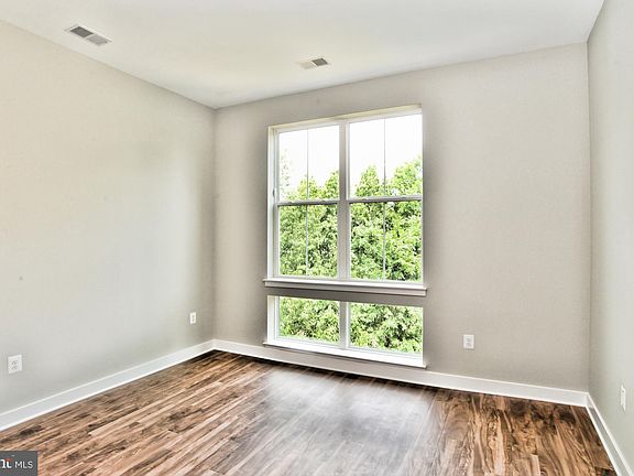 4th image of 989 S Buchanan St Unit 403