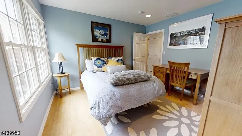 3 bed, 2.5 bath, $5,150 — Photo 3