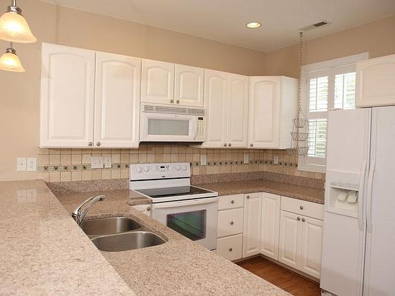 5th image of 504A Village Green Dr