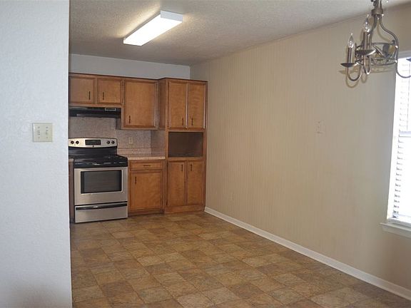 3rd image of 2255 Somerset St