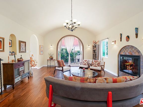 4th image of 3053 Ganahl St