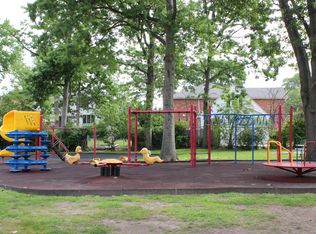 1096 Inwood Ter, Fort Lee, NJ 07024