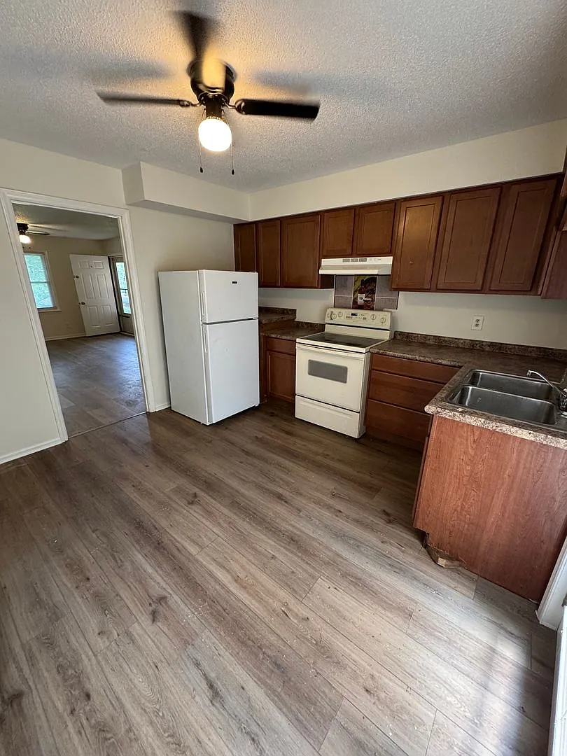 Clint Court 133 (New Owner 6.29.26) — Photo 3
