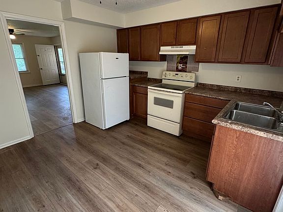 3rd image of 133A Clint Ct #135-B