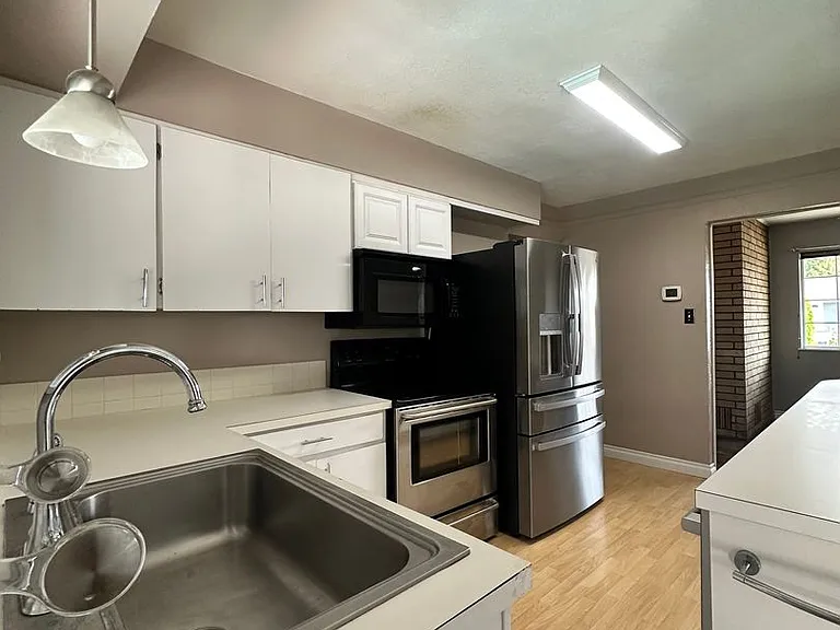 709 Schons Pl — Photo 13