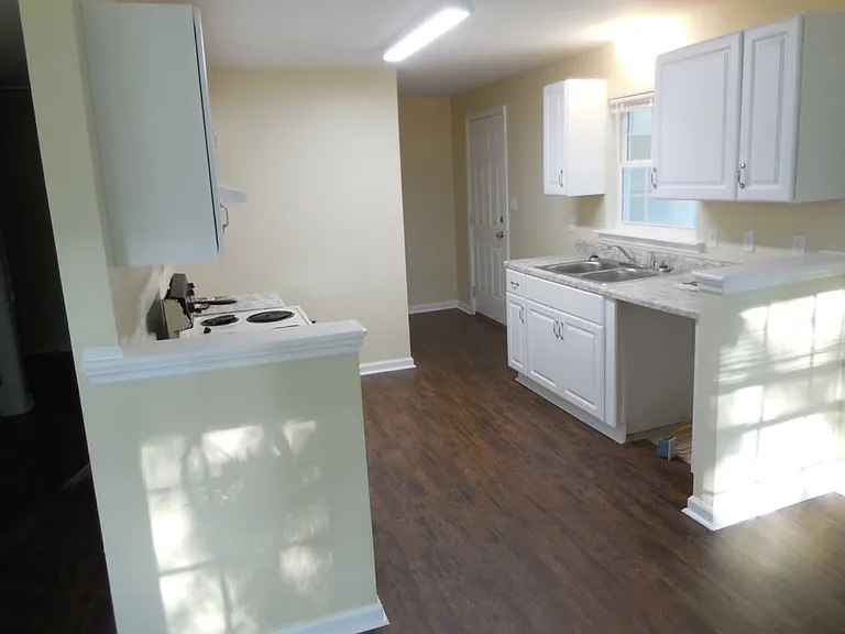 401 SE Short St — Photo 2