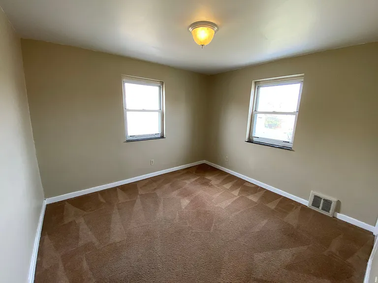154 Columbus Way — Photo 8