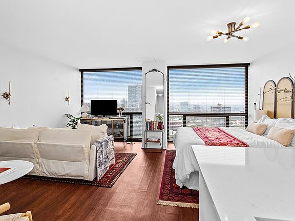 3rd image of 4343 N Clarendon Ave APT 2801
