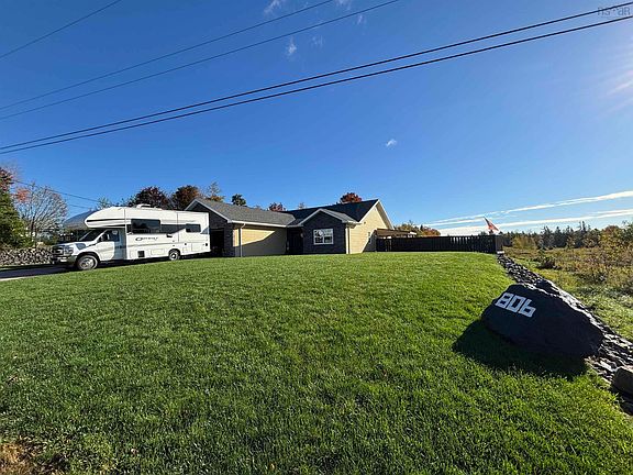 3rd image of 806 Old Alma Rd
