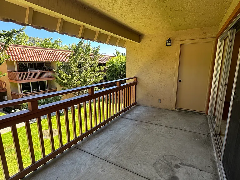 1045 Alta Mira Dr #B — Photo 12