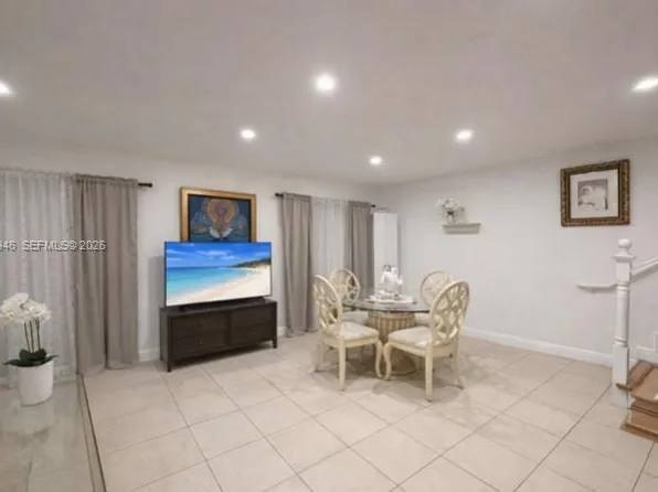 1350 W 53rd St APT 24, Hialeah, FL 33012