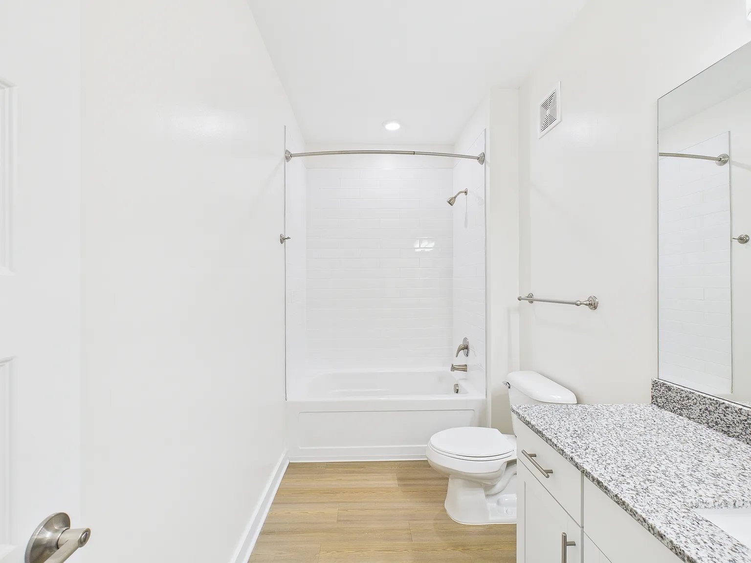 2 bed, 1267 sqft, $1,999 — Photo 4