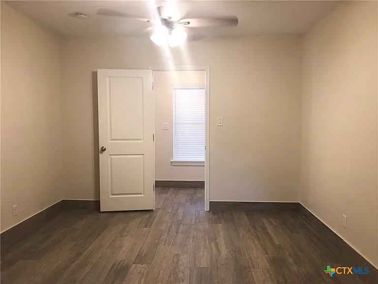 1002 Hazelton St — Photo 11