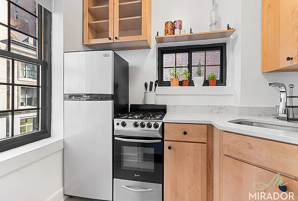 Sold by Mirador Real Estate | media 9