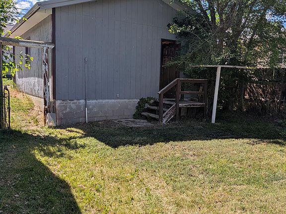 2nd image of 784 N Carrington Ave