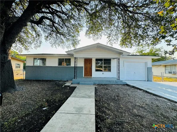 2018 Sherman St, Seguin, TX 78155