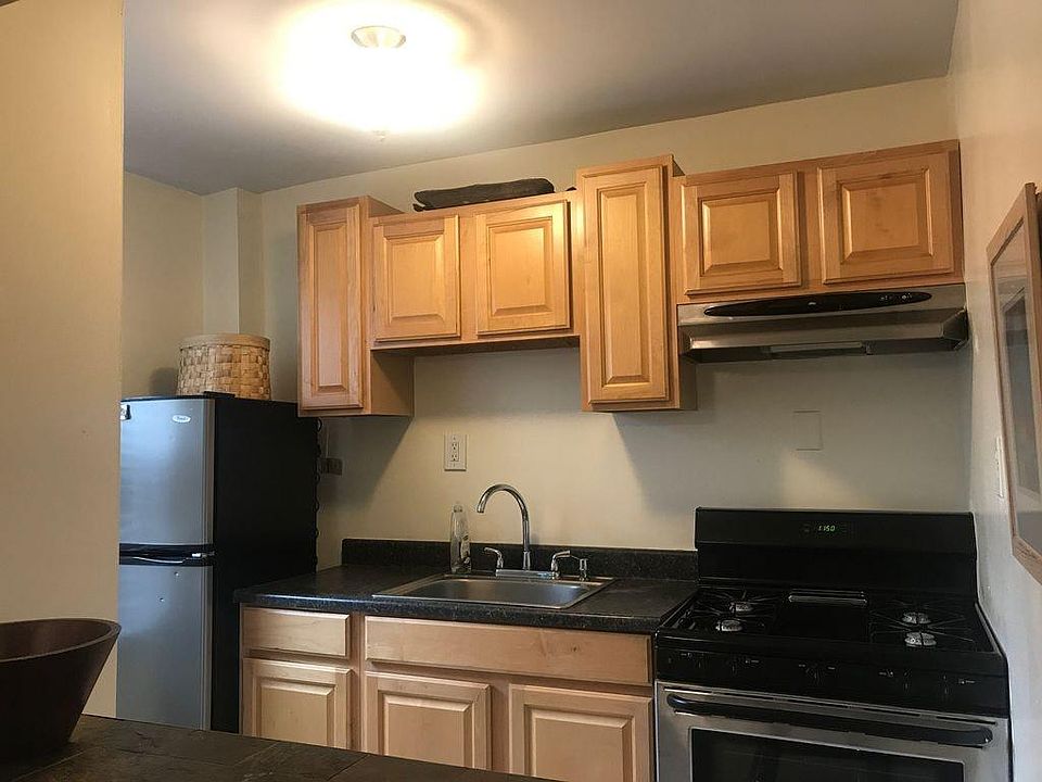 2nd image of 417 Monmouth St #2A