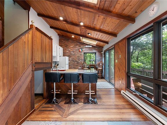 4th image of 227 Cobble Creek Dr