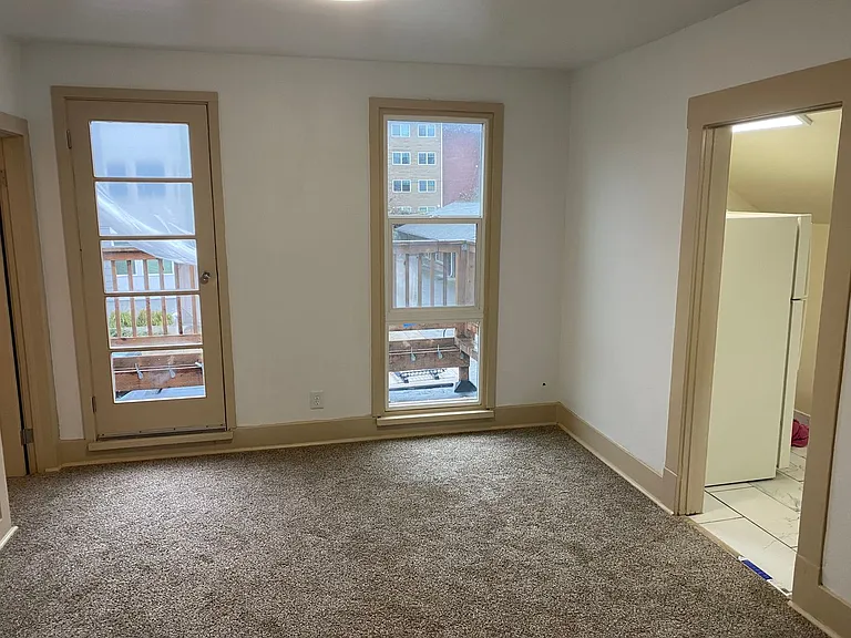 709 NE 43rd St — Photo 27