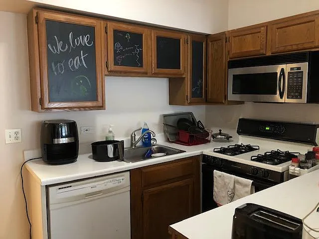 Kitchen with dishwasher