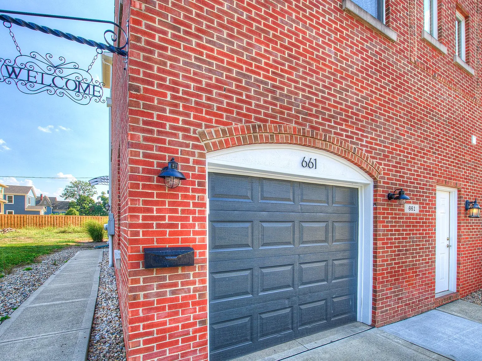 3 bed, 1575 sqft, $2,300 — Photo 2