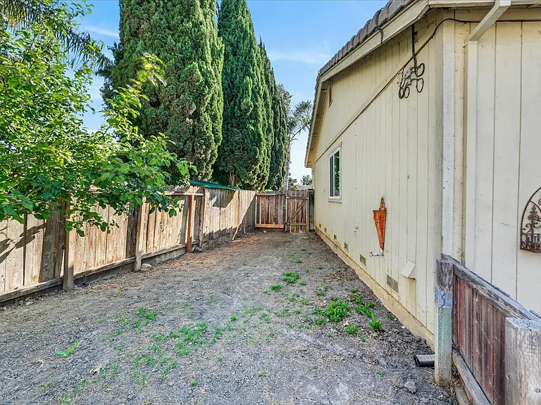 521 Spring Dr #A — Photo 24