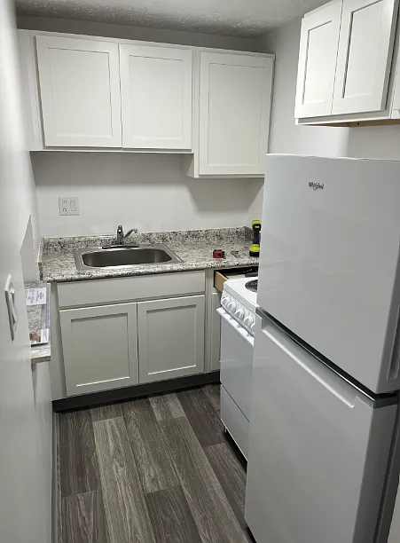Sunset Apartments — Photo 2