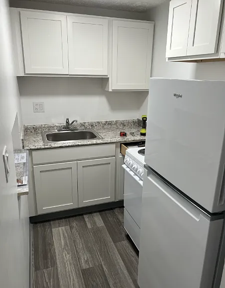 Sunset Apartments — Photo 2